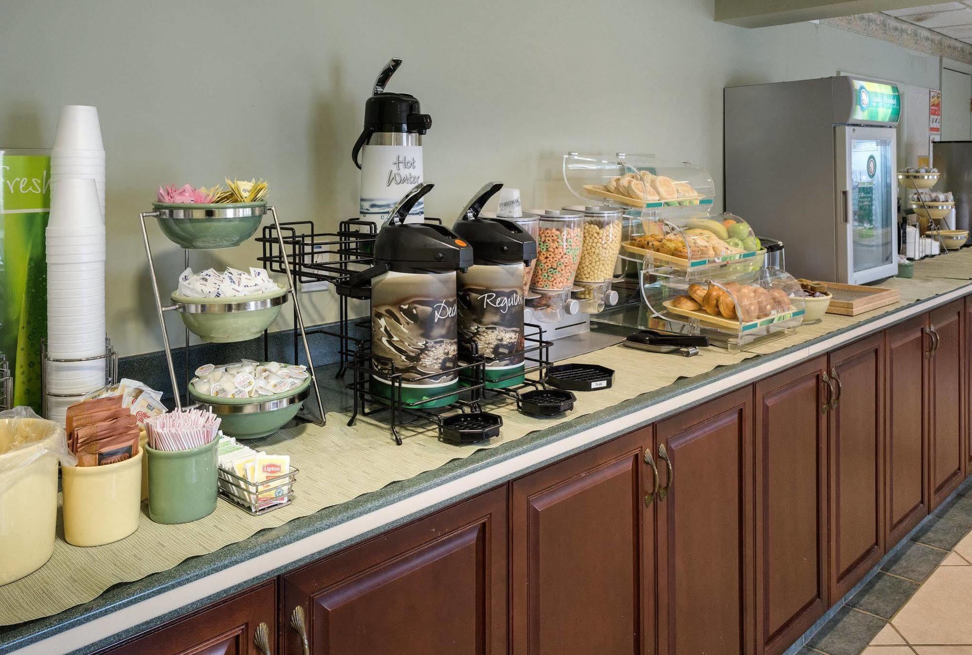 Quality Inn Little Creek Вирджиния Бийч Екстериор снимка