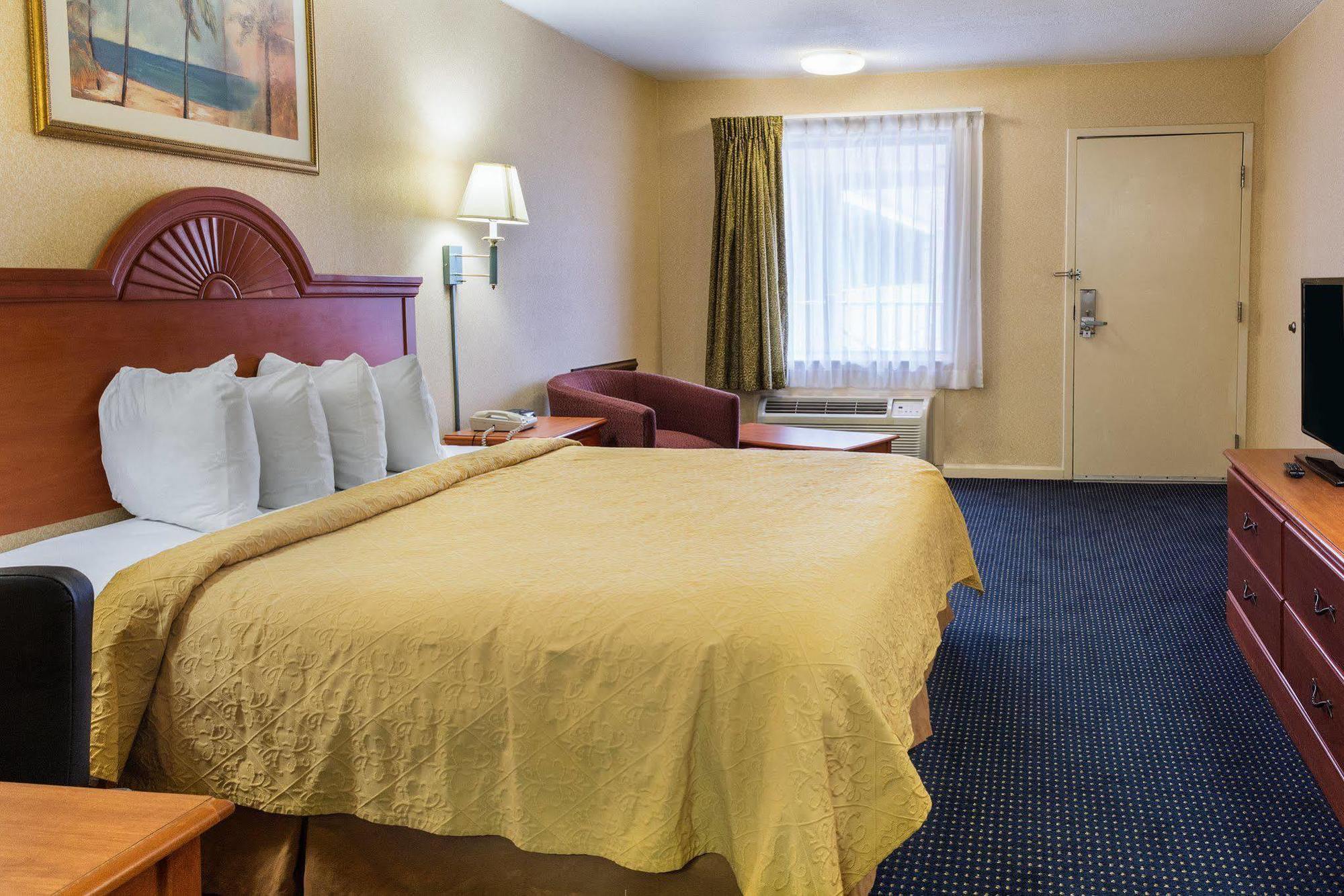 Quality Inn Little Creek Вирджиния Бийч Екстериор снимка
